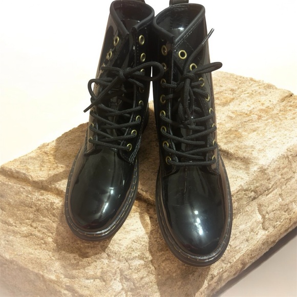 Black Patent Leather Airwair Lace-Up Boots - Picture 8 of 10
